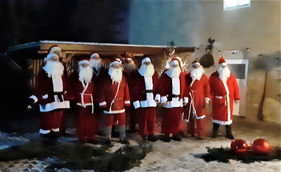 Die Mötzlicher Wichtel ziehen von Haus zu Haus